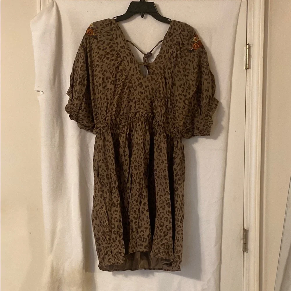💫 NWT Leopard Embroidered Print Dress - Picture 1 of 12
